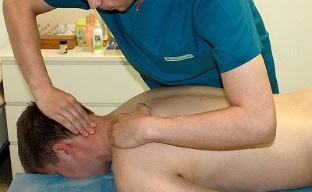 Trápaga bizkarrezurreko masaje osteokondrosia lortzeko